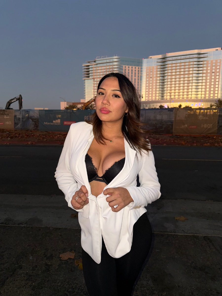 Take a pause and enjoy Ali Cruz — streaming from Xiangyang